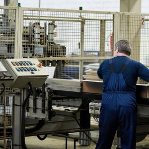 Telas para indústria: por que escolher e quais os benefícios?